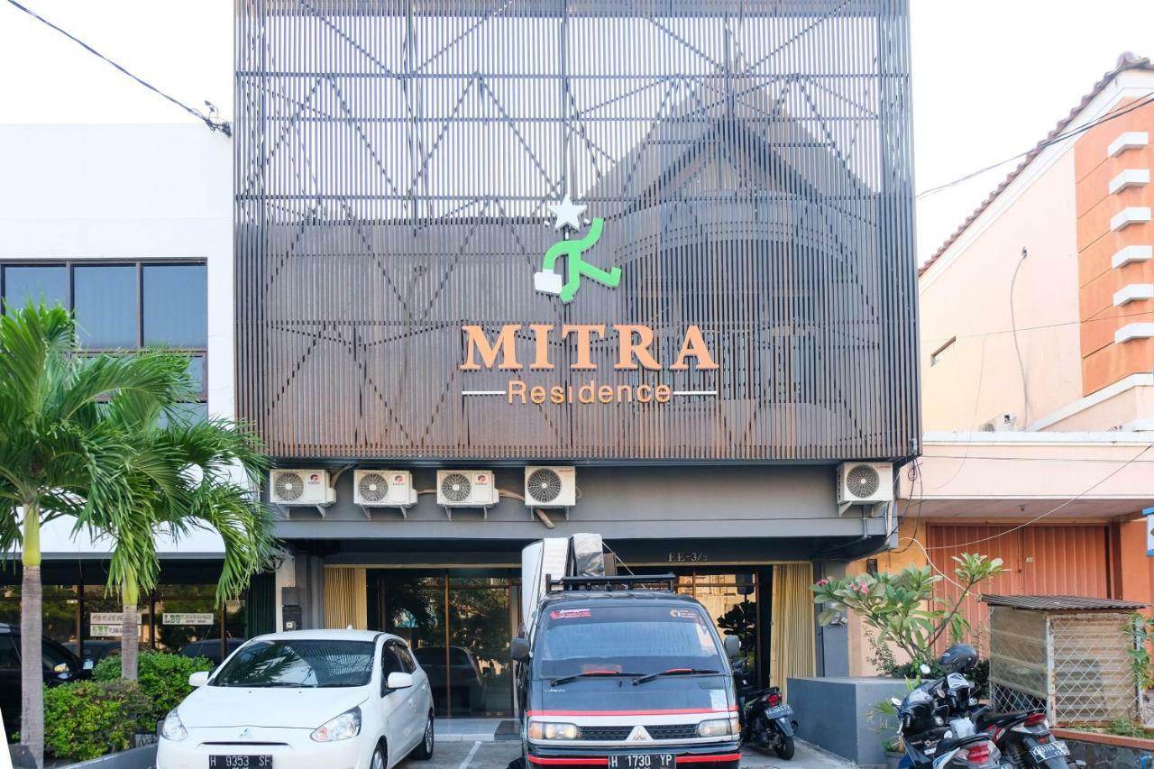 Отель Reddoorz Near Ahmad Yani Airport 3 Семаранг Экстерьер фото